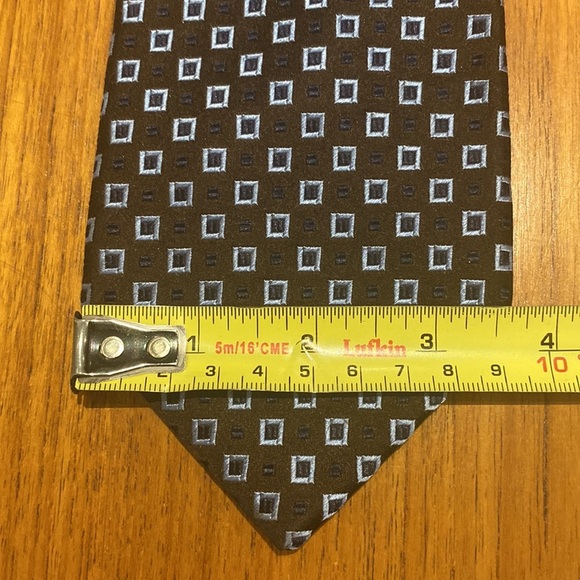 Silk tie by Chaps in dark brown and blue highlights.  In like new condition 3.5” - Picture 5 of 5